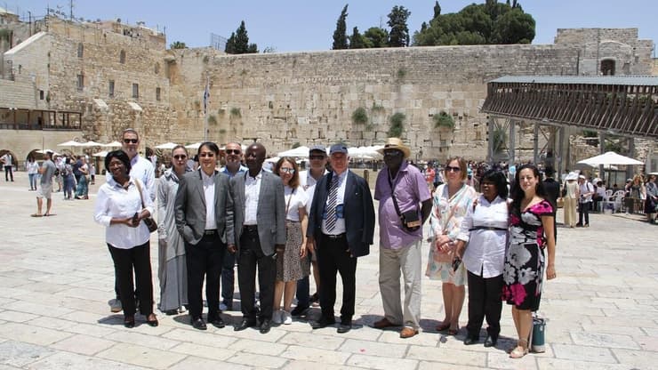 יצחק אלדן ושגרירים זרים בירושלים