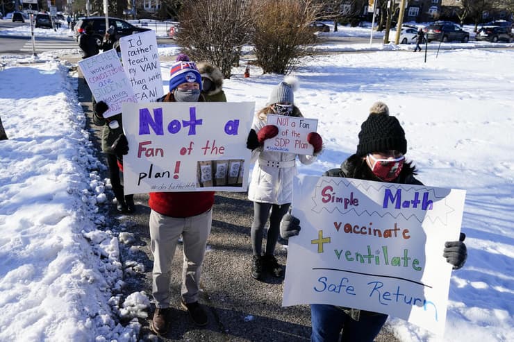 מורים מפגינים למען חיסונם וחזרה בטוחה כ ל בית ספר עקב ה הקורונה ב פילדלפיה ארה"ב