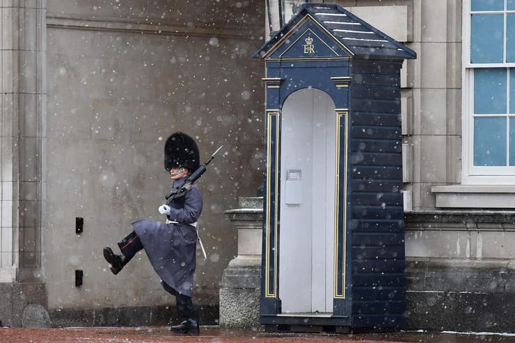 אירופה גל קור שלג בריטניה ארמון בקינגהאם לונדון