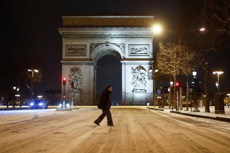 אירופה גל קור צרפת פריז שאנז אליזה שלג