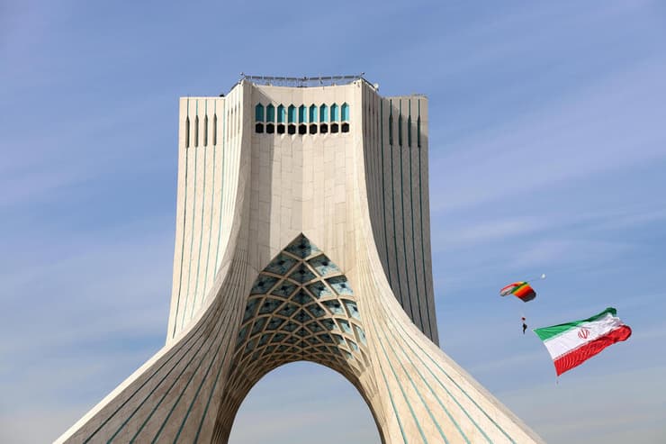 איראן חגיגות תהלוכות 42 שנה למהפכה האיסלאמית טהרן