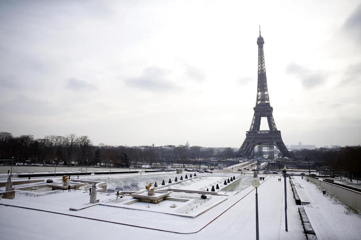 אירופה גל קור צרפת פריז מגדל אייפל קפא התכסה קרח