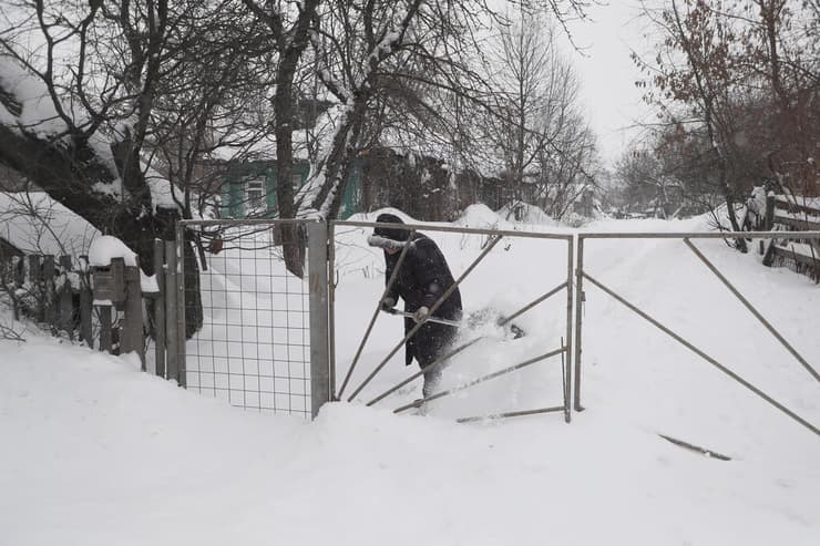 שלג כבד ב מוסקבה רוסיה סופת שלגים
