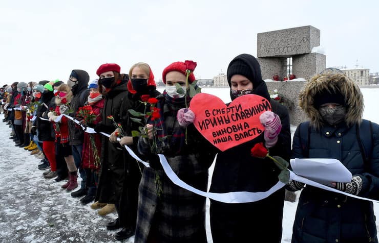 רוסיה סנט פטרבורג הפגנה יום ה אהבה ולנטיין בעד נבלני נגד פוטין