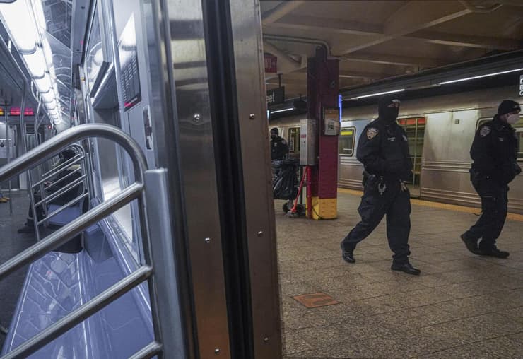 נעצר חשוד בסדרת דקירות ב רכבת התחתית של ניו יורק