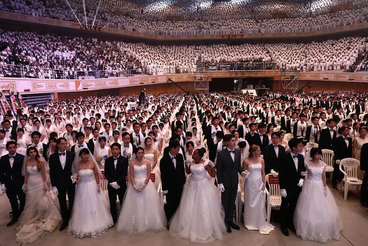 חתונה בהשתתפות אלפי זוגות