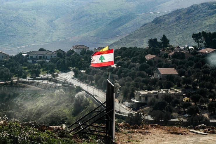 גדלי לבנון וחיבאללה בגבול ליד מטולה
