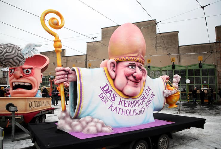 גרמניה פסטיבל תהלוכה מיצגים אפיפיור פרנסיסקוס 