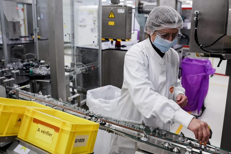 בלגיה עמק החיסונים של אירופה מפעל ב וואוורה של GSK  קורונה