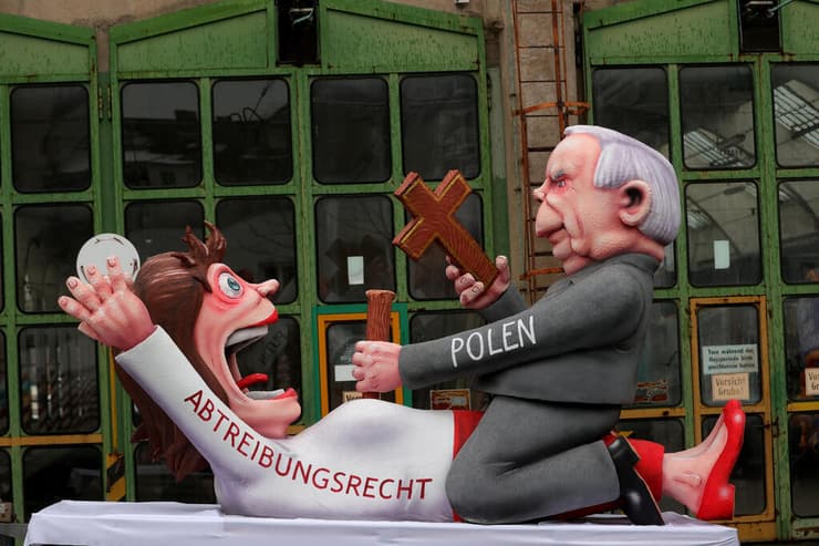 גרמניה פסטיבל תהלוכה מיצגים הנהגת פולין חוק הפלות