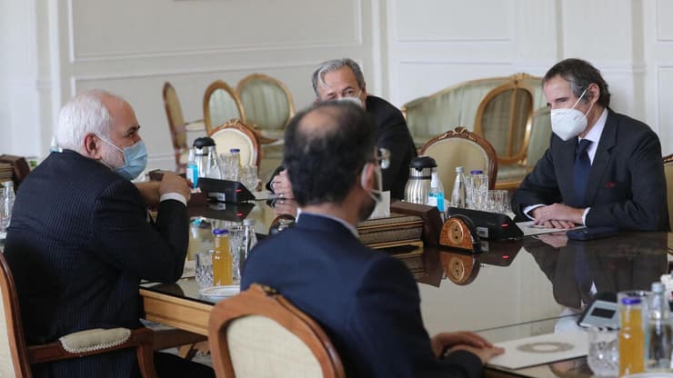 רפאל גרוסי בפגישה עם שר החוץ האיראני זריף
