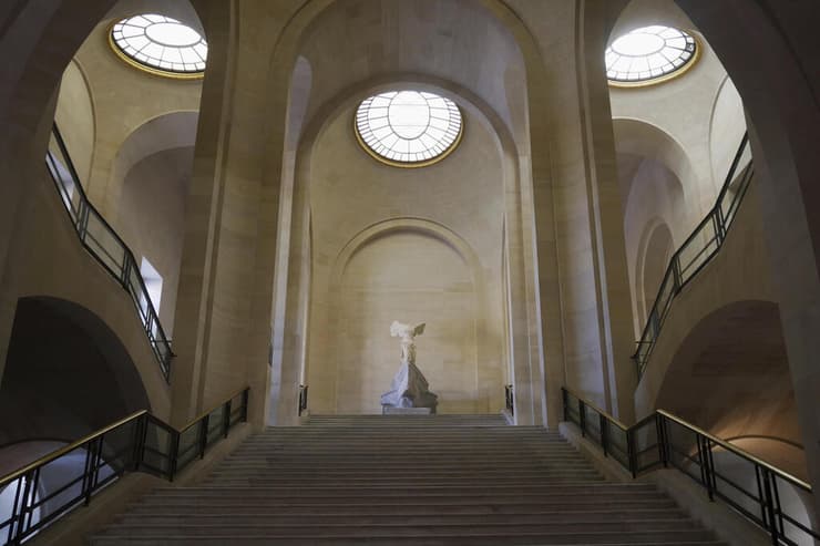 מוזיאון הלובר בפריז סגור בשל מגפת הקורונה