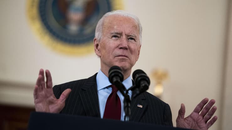 ג'ו ביידן נשיא ארה"ב מציין 500 אלף מתים מ קורונה בנאום ב הבית הלבן