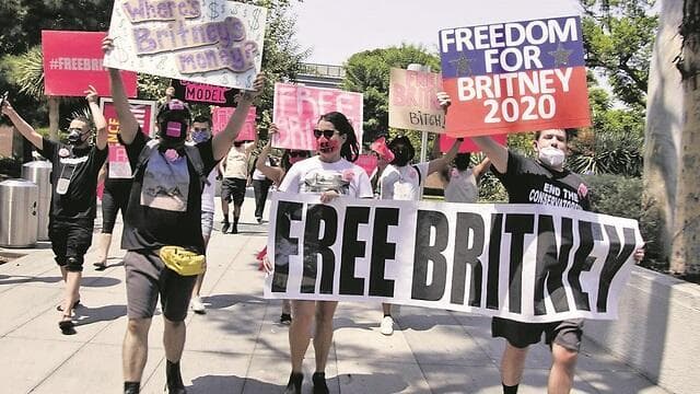 מעריצים של ספירס מפגינים למען שחרורה