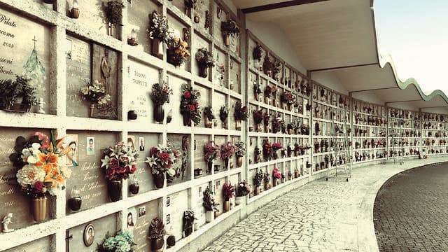 אחוזי התמותה הגבוהים ביותר במגפה. חלקת המתים מקורונה בבית הקברות באלזאנו