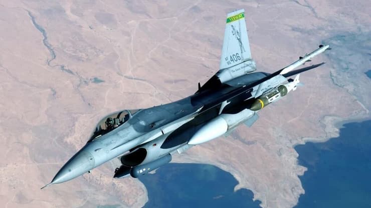 JDAM מתחת לכנף מטוס F-16