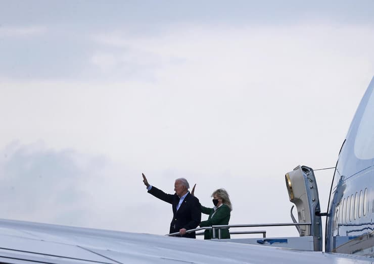 נשיא ארה"ב ג'ו ביידן ואשתו מגיעים לטקסס