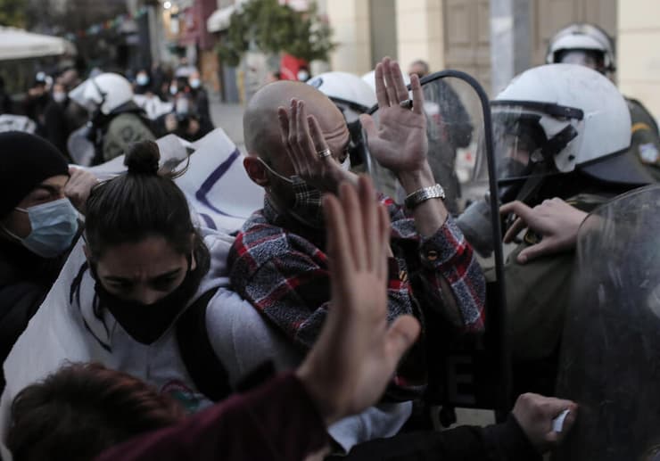מפגינים הפגנות ב יוון רוצח מורשע מארגון שמאל קיצוני שובת רעב 26 ב פברואר