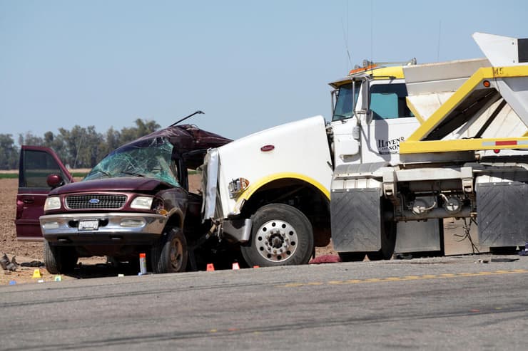 ארה"ב דרום קליפורניה תאונת דרכים 15 הרוגים
