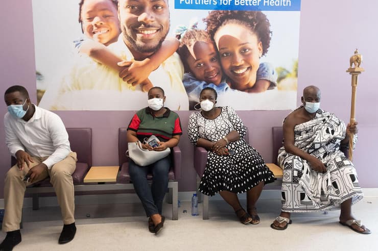 קורונה גאנה התחלת מבצע חיסונים אסטרה הזניקה