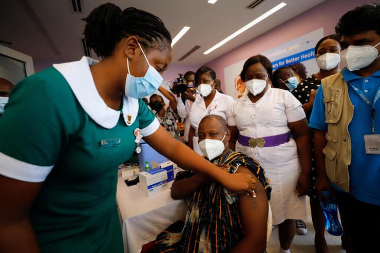 קורונה גאנה התחלת מבצע חיסונים אסטרה הזניקה