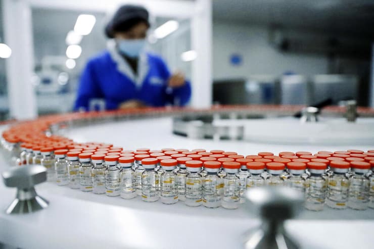 מפעל ייצור חיסון חיסונים נגד קורונה של סינובאק ב בייג'ינג סין