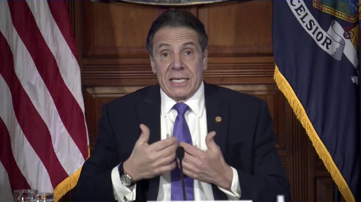 מושל ניו יורק אנדרו קואומו מגיב לטענות שהטריד מינית