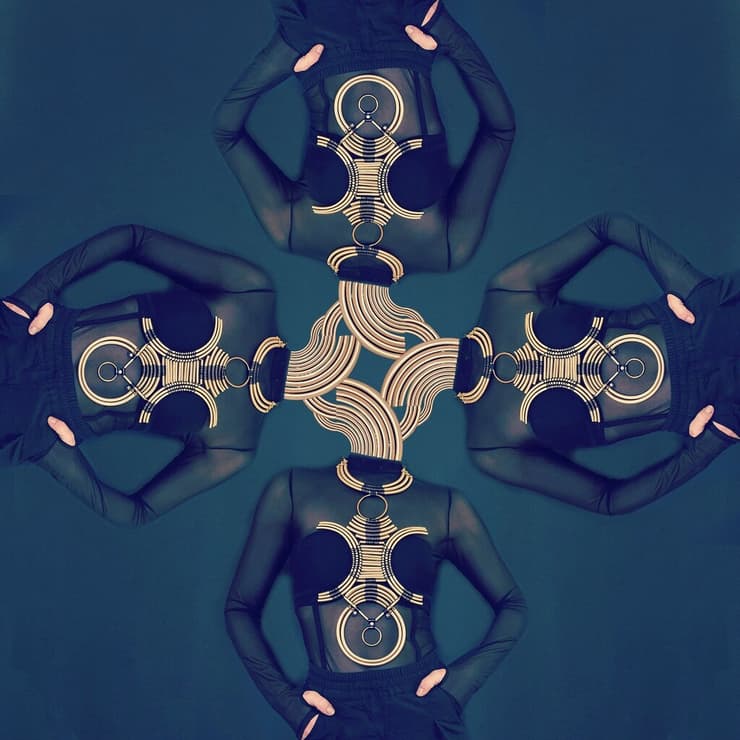 תכשיטים בראש אחד, ליזה ארזואן