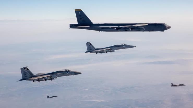 מטוסי קרב של צה״ל מסוג F-15 ליוו היום שני מפציצים אמריקאים מדגם B-52 מעל שמי מדינת ישראל