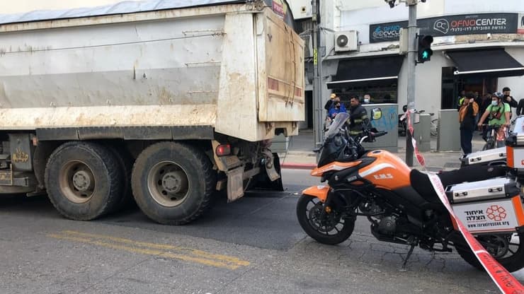 רוכבת קורקינט חשמלי כבת 30 נהרגה בתאונה עם משאית ברחוב המסגר בתל אביב