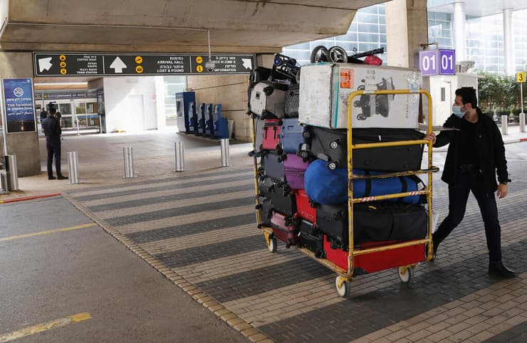 מזוודה מזוודות ב נתב"ג נמל התעופה בן גוריון