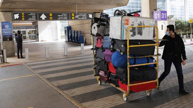 מזוודה מזוודות ב נתב"ג נמל התעופה בן גוריון