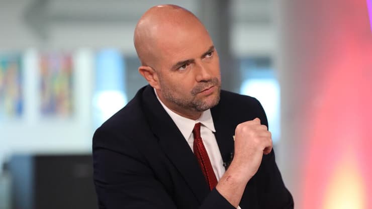 "צריך למצות את המאמץ בעליון". אמיר אוחנה (צילום: הדר יואביאן) אמיר אוחנה בריאיון באולפן