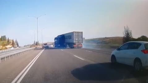 תאונה בין משאית לרכב פרטי שגרמה לחסימה של כביש 6