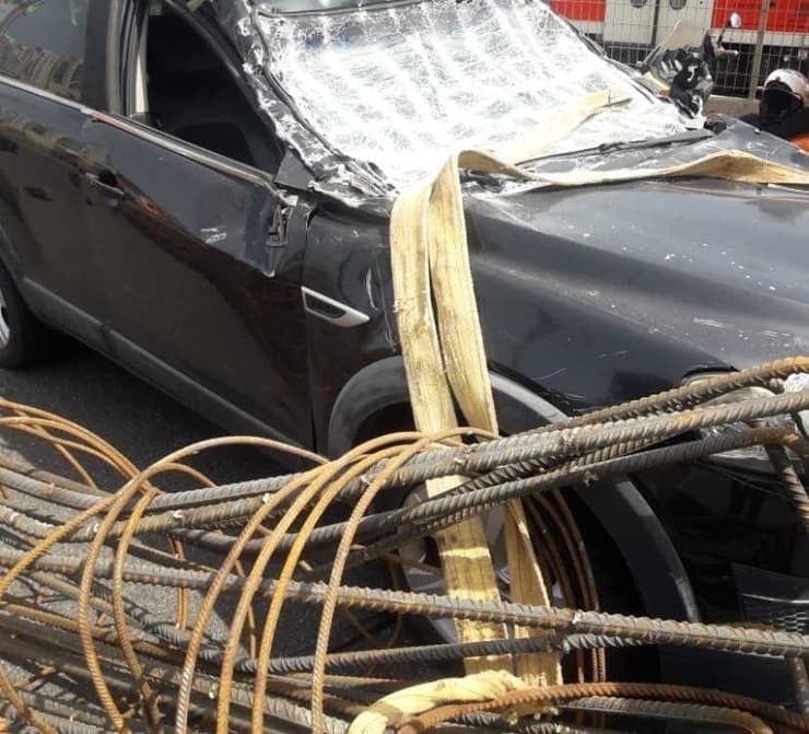 חפץ כבד נפל על רכב נוסע באיילון