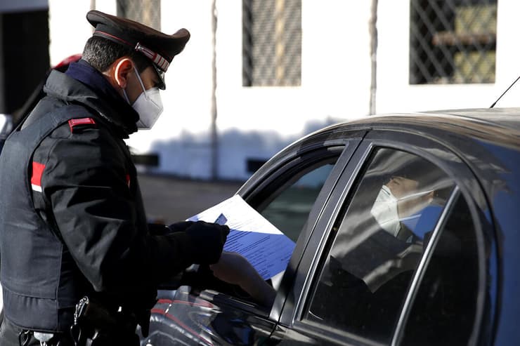 קורונה איטליה סגר רומא בדיקת מסמכים