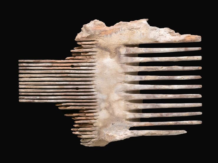 מסרק כינים קדום בן כ-2,000 שנה שנחשף במבצע