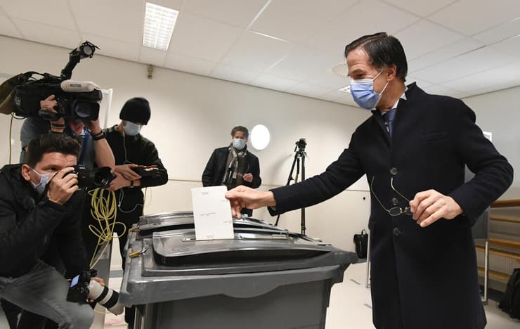 הולנד בחירות ראש הממשלה מארק רוטה קלפי ב האג