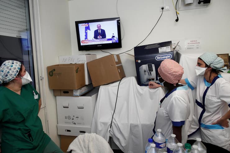 צוותי רפואה בפריז מתעדכנים על ההגבלות החדשות