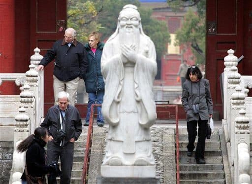 פסל קונפוציוס בייג'ינג סין