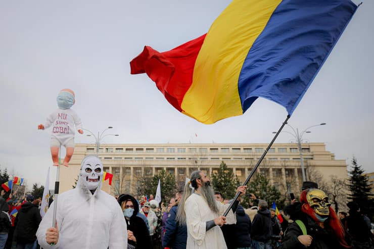 בוקרשט רומניה הפגנה מפגינים מתנגדי חיסונים