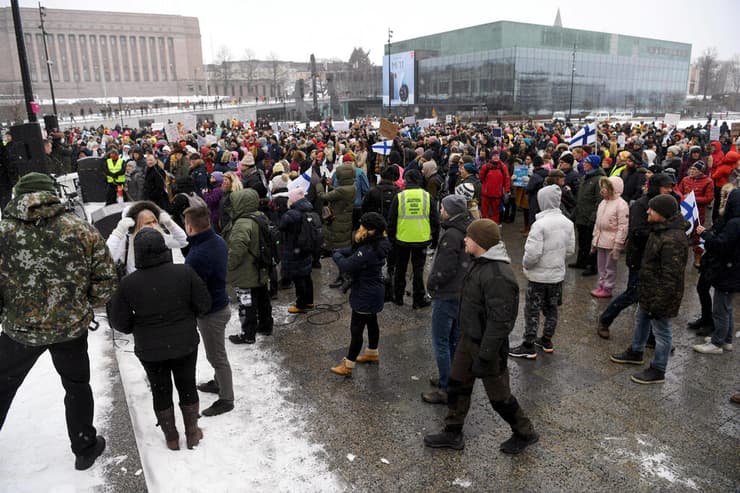 הלסינקי פינלנד הפגנה מפגינים נגד הגבלות קורונה