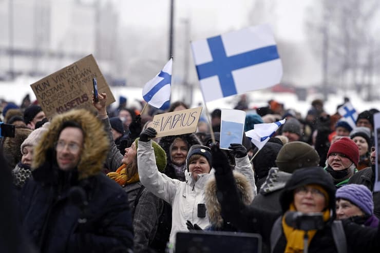 הלסינקי פינלנד הפגנה מפגינים נגד הגבלות קורונה