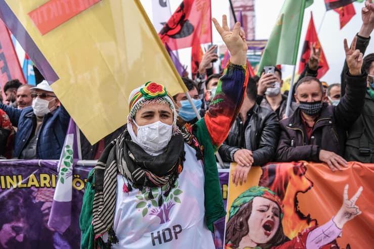 תומכי מפלגת העמים הדמוקרטית HDP  טורקיה איסטנבול הפגנה