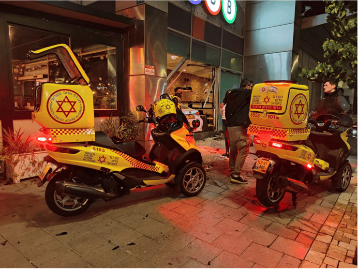 תאונת מונית שהתנגשה במסעדה בתל אביב