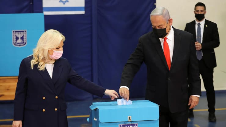 ראש הממשלה בנימין נתניהו ורעייתו שרה מצביעים בירושלים