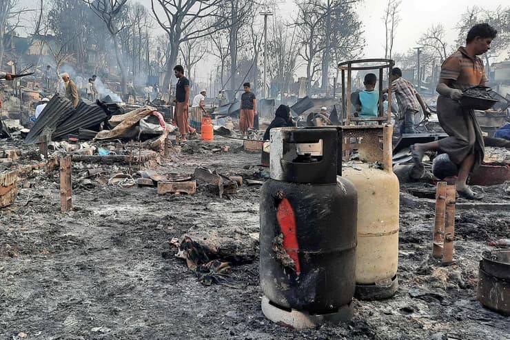 שריפה מחנה פליטים של בני ה רוהינגה בנגלדש 