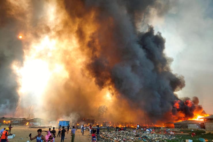 שריפה מחנה פליטים של בני ה רוהינגה בנגלדש 