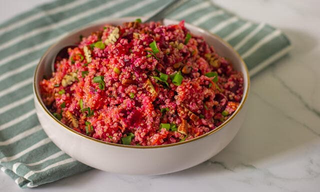 סלט קינואה וסלק בוויניגרט תפוזים