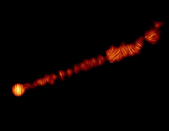 הסברים אפשריים לתופעות מוזרות. מבט באור מקוטב על הסילון הנפלט ממרכז הגלקסיה M87
